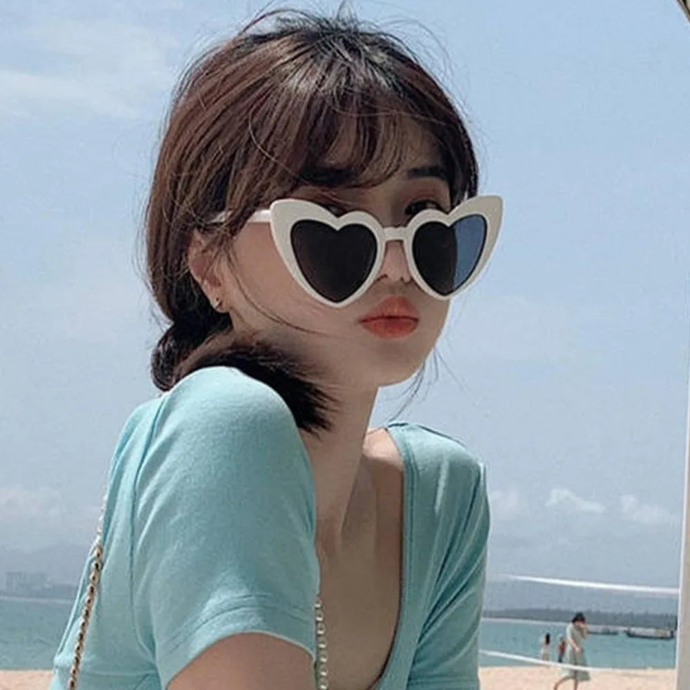 Retro Pose Love Sunglasses Female Fashion Big Face Thin Eyewear Summer Travel Sunshade