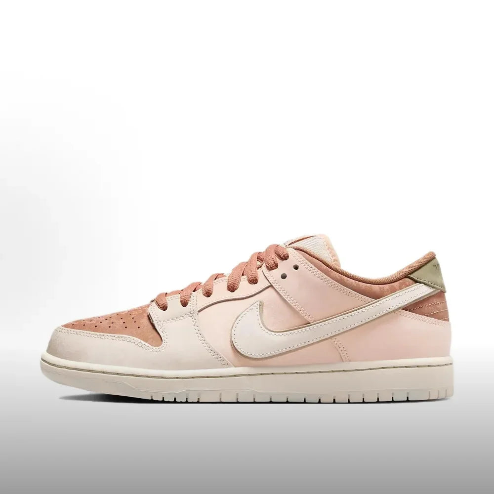 Nike Dunk SB Disse trendy og minimalistiske sneakers til hverdagsbrug er både komfortable og holdbare. HF5441-100