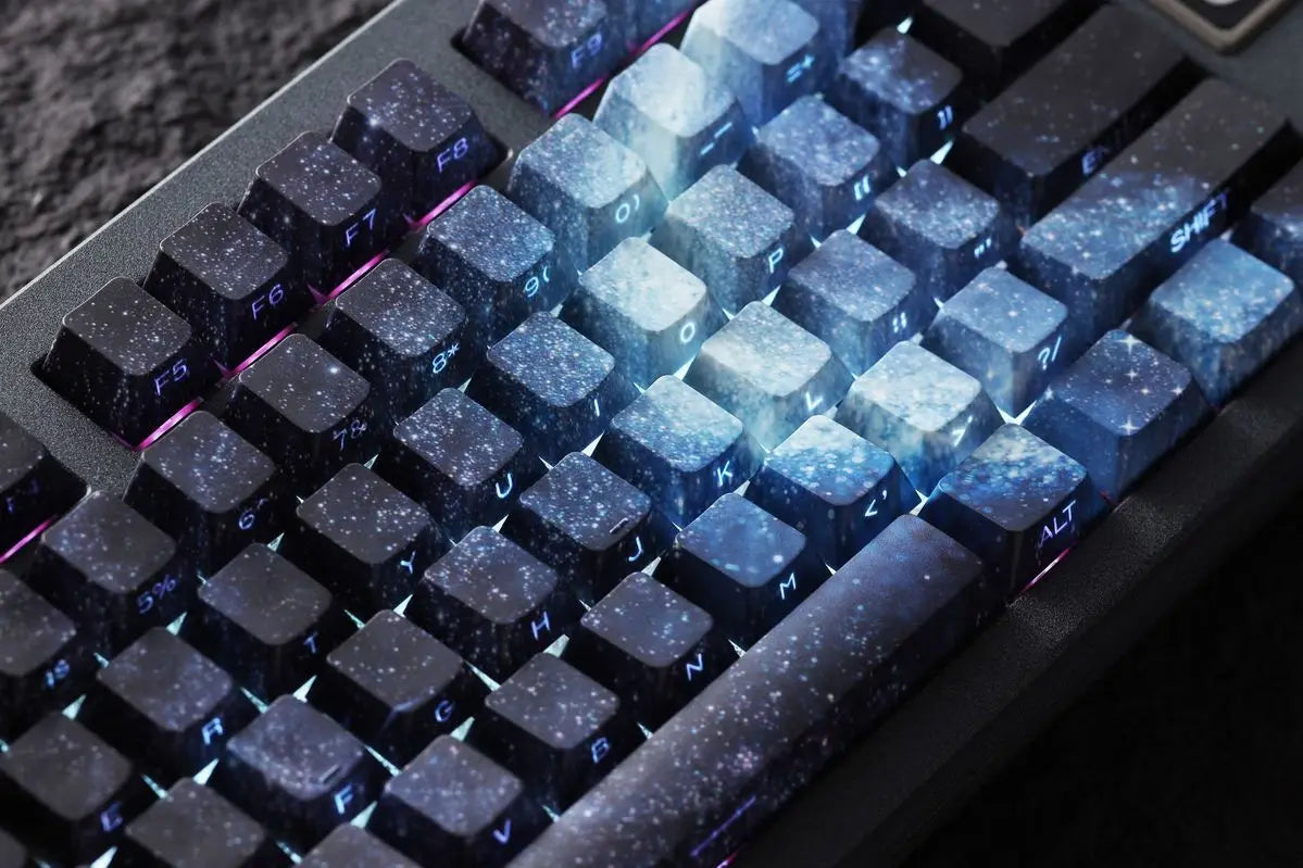 Keycap PBT trasparenti Cherry con incisione laterale e sfumatura Purple Galaxy, 135 tasti, compatibili con tastiere meccaniche 60/64/84/98/108