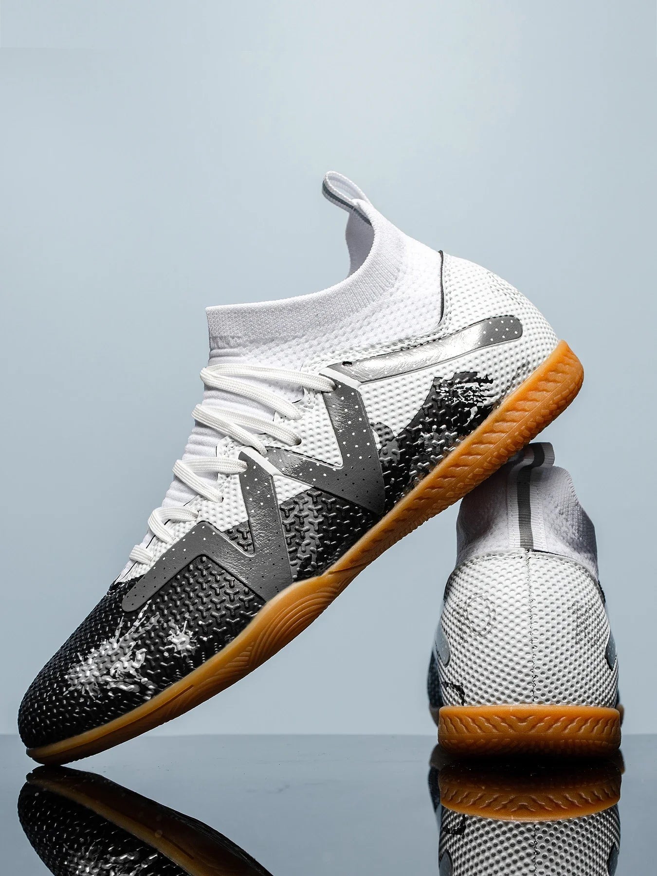 High-Top Soccer Shoes for Indoor Five-a-Side Training for Men and Women Slip-Resistant and Wear-Resistant Sneakers