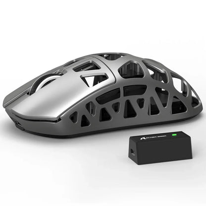 Mysz gamingowa ATTACK SHARK R3 ze stopu magnezu 8K SUPERLIGHT 8000Hz 6 regulowanych poziomów DPI do 26000 PAW3395 BT/2.4G bezprzewodowa/przewodowa