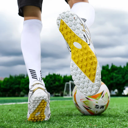 New Men Soccer Shoes Sport Training Football Boots Soft Ultralight Breathable Professional Sneakers Unisex Grass Cleats Match