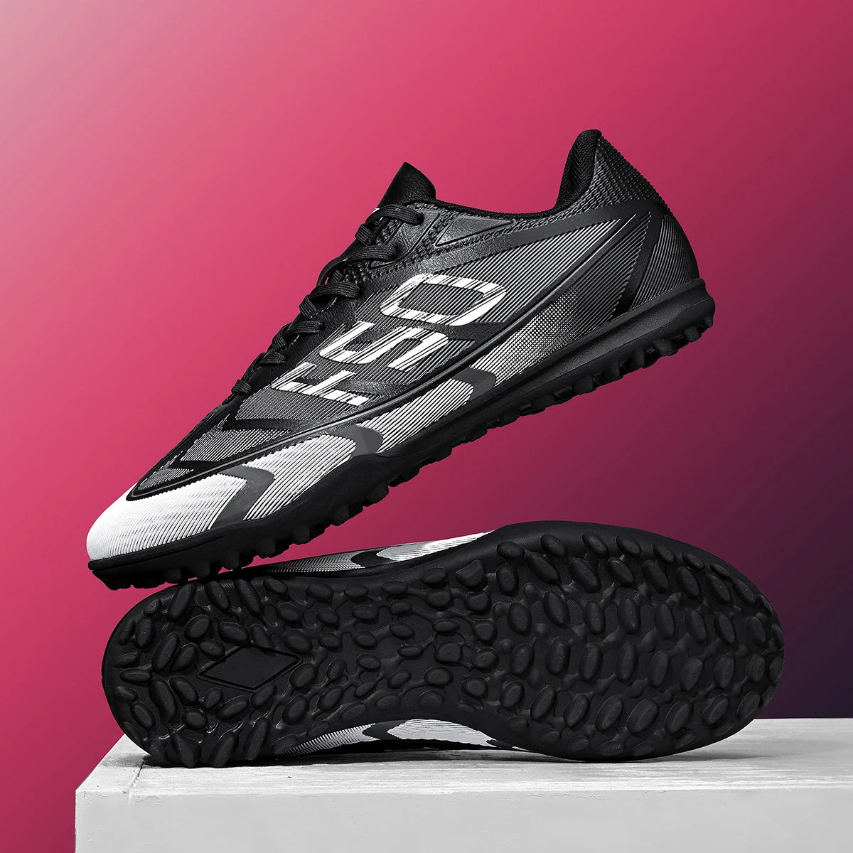 Adult TF football shoes are breathable, mesh, durable, flexible, casual, outdoor, stable, and professional football shoes.