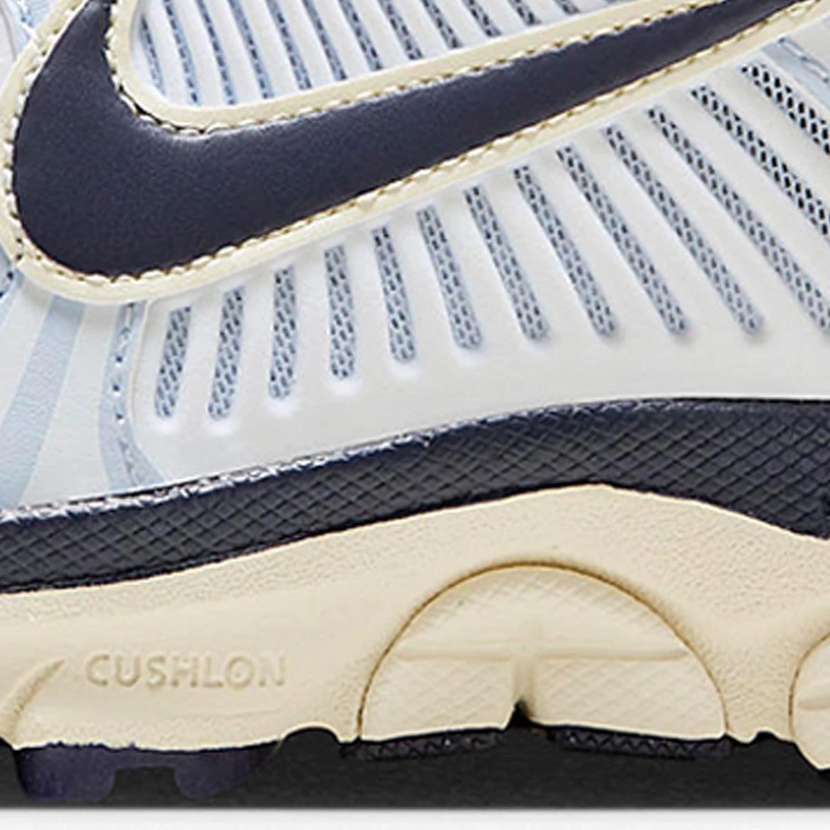 Nike Authentic Zoom Vomero 5 – Lätta, dämpade löparskor för damer FV8111-451