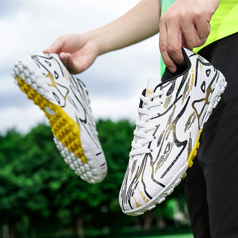 New Men Soccer Shoes Sport Training Football Boots Soft Ultralight Breathable Professional Sneakers Unisex Grass Cleats Match