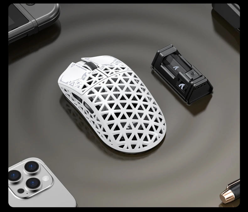 Mouse de gaming wireless ATTACK SHARK R5 Ultra Carbon Fiber, senzor de gaming PixArt PAW3950MAX, 42000DPI, 8000Hz, MCU Nordic 52840