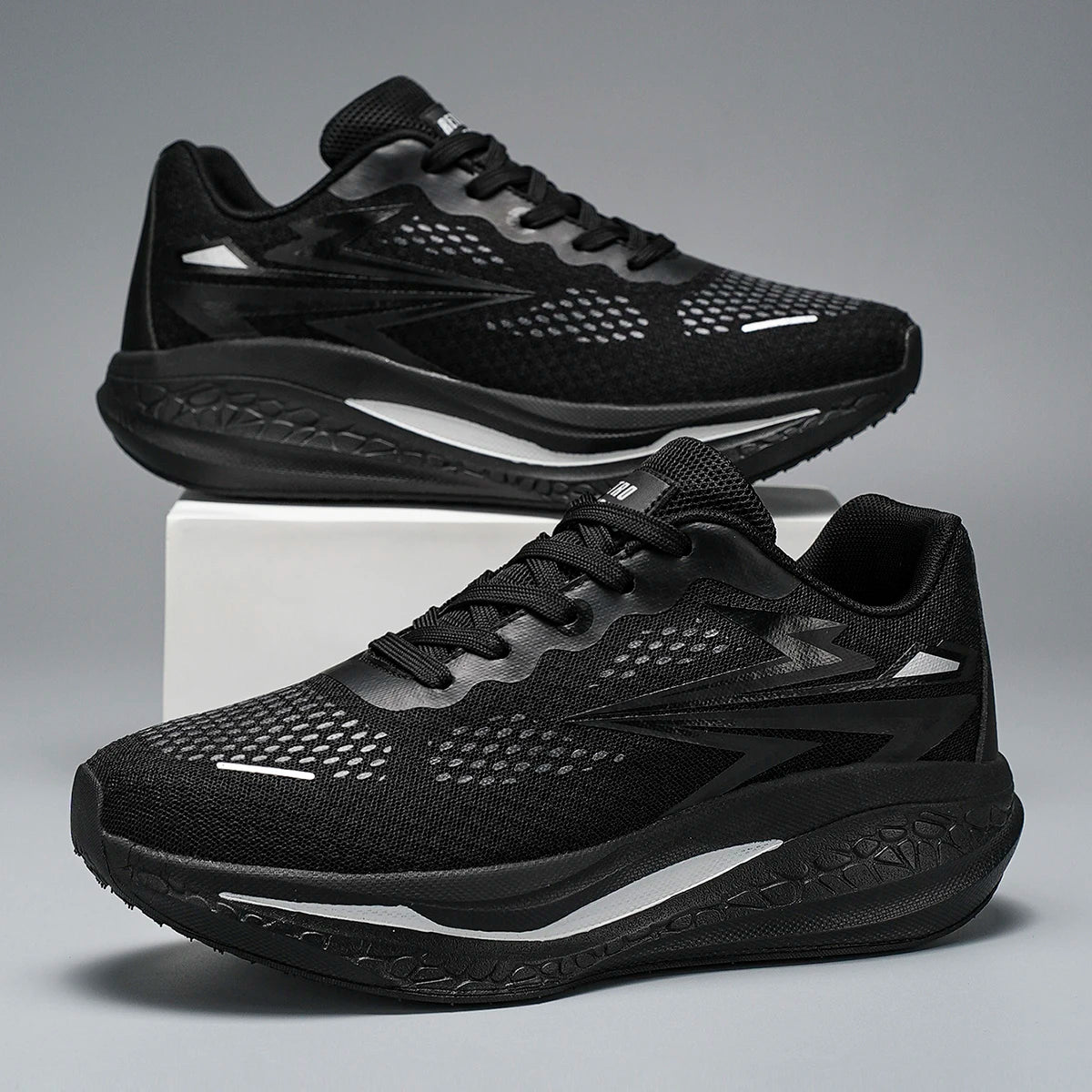 Men's Running Shoes 2025 New Breathable Mesh Cushioned Sneakers Fashion Outdoor Sports Casual Tennis Shoes for Men