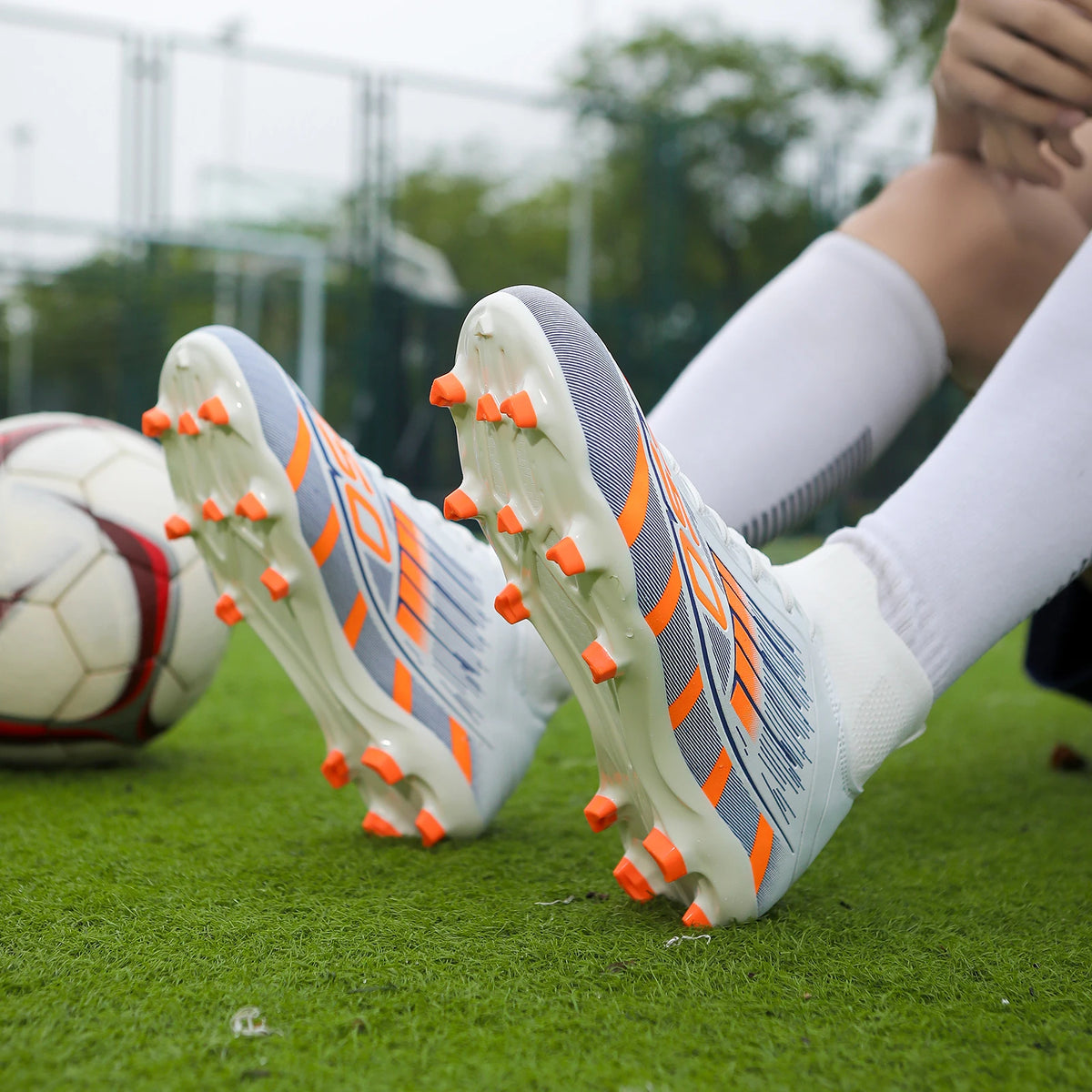 Nouvelles chaussures de football professionnelles pour hommes TF/FG, chaussures de football pour garçons, chaussures de sport unisexes à cheville haute, antidérapantes, confortables