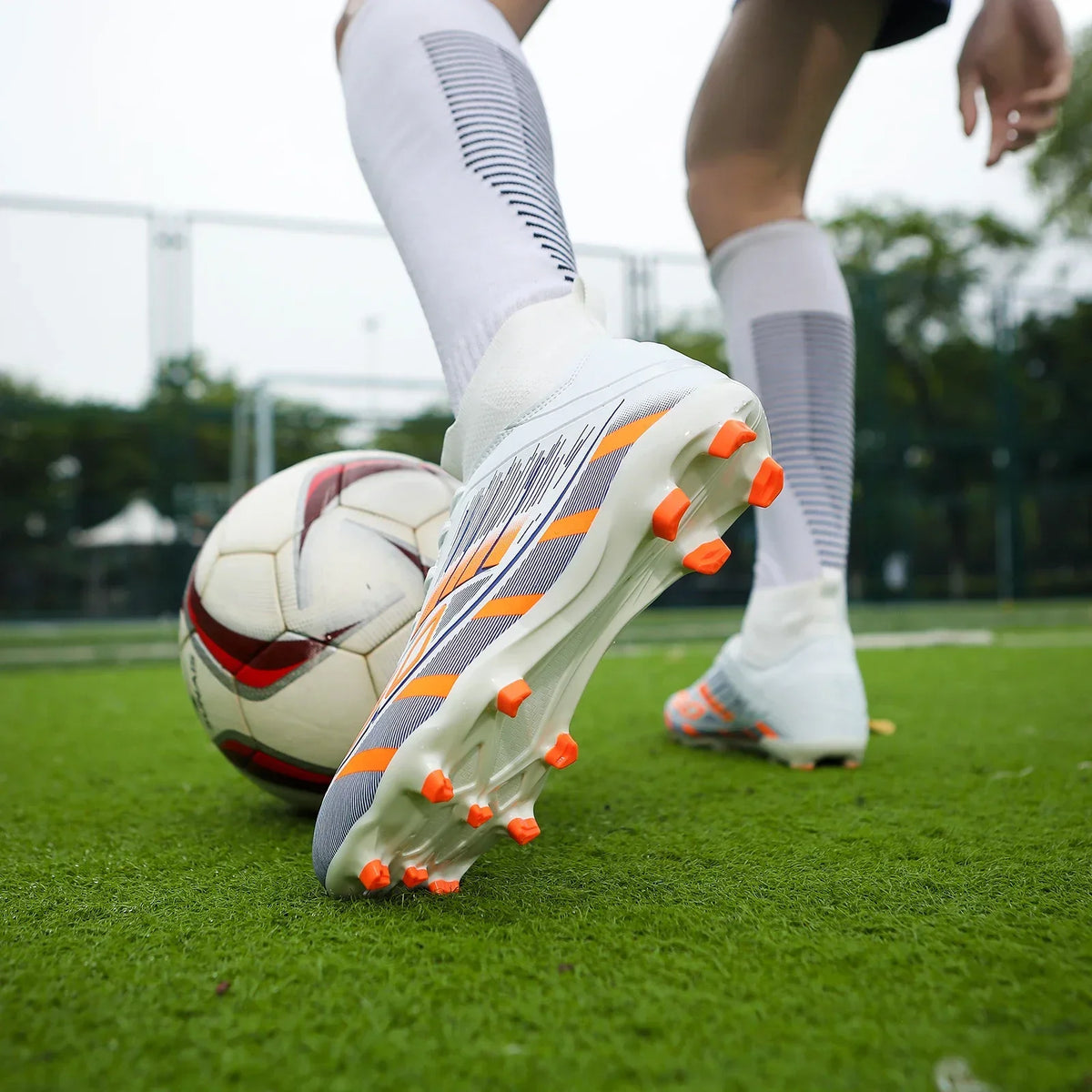 Nouvelles chaussures de football professionnelles pour hommes, chaussures de sport à cheville haute, chaussures de football TF/FG pour garçons, unisexes, antidérapantes, confortables