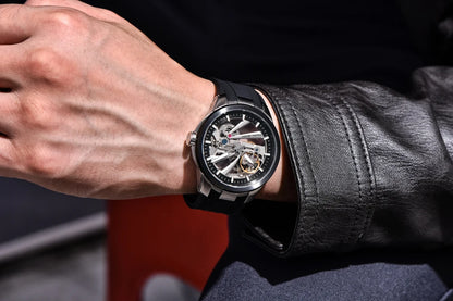Ceas pentru bărbați PAGANI DESIGN – Model mecanic automat de lux, de tip „schelet” (cu mecanism expus), dotat cu un tourbillon, sticlă de safir cu tratament antireflex, rezistent la apă și luminescent.