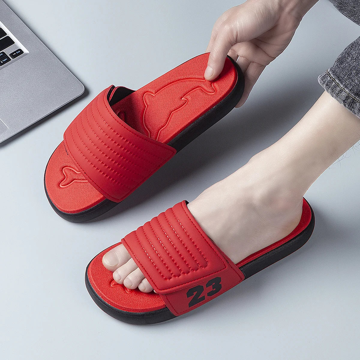 Åndbare sommer-flip-flops til mænd – lette, hurtigtørrende hjemmesko – komfortable indendørs- og udendørs-sandaler – vandtætte strandsko