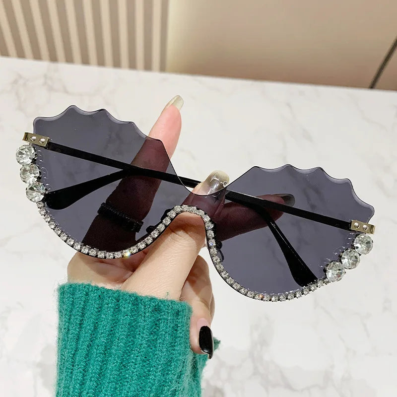 Fashion Luxury Brand Design Diamond Wave Rimless Women Sunglasses Hip Hop Eyewear Outdoor Glasses Unisex Shades Glasses UV400
