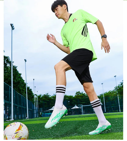 New Men's Football Boots Non-Slip Boys Outdoor Hot-Selling Soccer Shoes Grass Match Sneakers High-Quality Cleats High-Top Lightweight