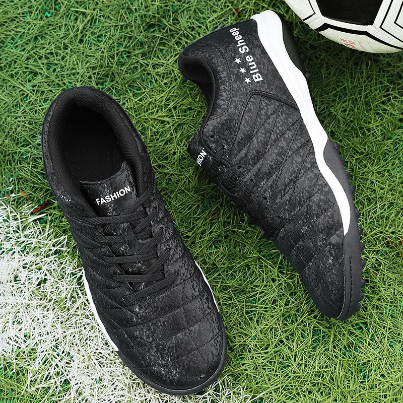 Nouveaux hommes chaussures de Football baskets bottes de Football antidérapant herbe intérieur haute qualité Match lumière Futsal crampons vente chaude en plein air