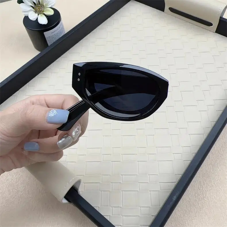 Minimalist Oval Cat-eye Glasses Women's Fashion Outdoor Folding Sunglasses Sun Shading UV Sunscreen Glasses Stylish Accessory