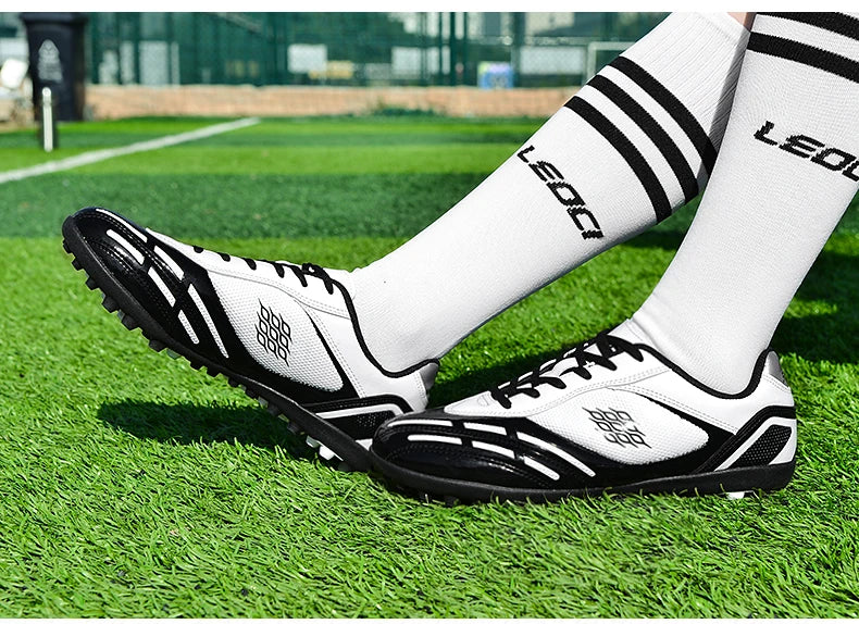 Chaussures de Football pour hommes, bottes de Football sur gazon, clous de sol fermes, baskets antidérapantes pour garçons, baskets originales d'entraînement sur le terrain en plein air