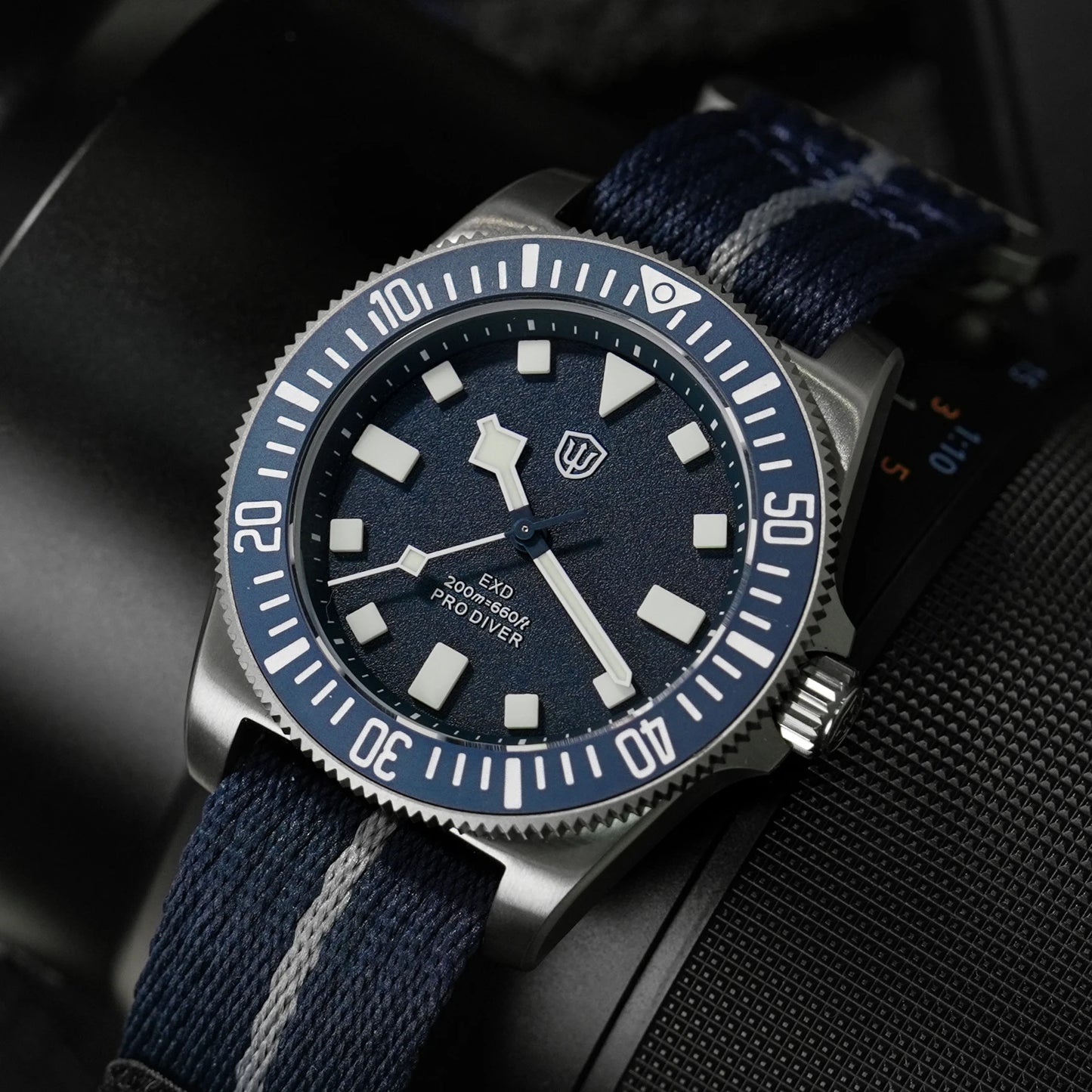 Watchdives EXD 40Mm Titanium Dive Watch Men's VH31 Sweep Quartz Watches 200 Waterproof AR Sapphire BGW9 Luminous 316L Wristwatch