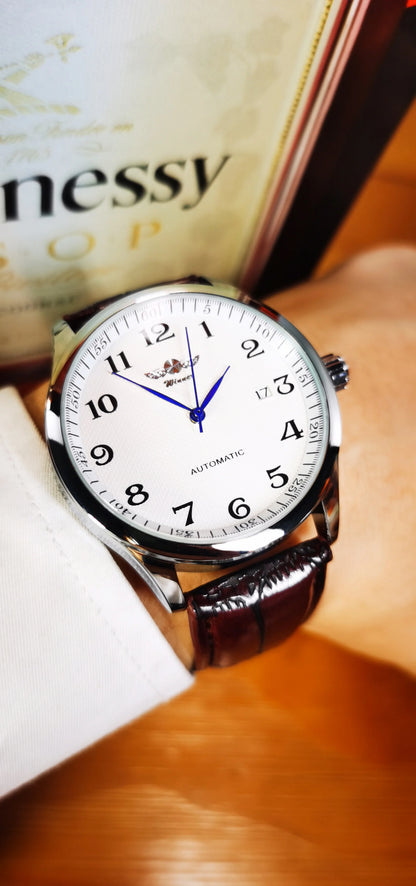 Relógio clássico para homem – Estilo retro com calendário e ponteiros azuis, movimento mecânico automático, marca de prestígio, caixa em aço e bracelete em pele