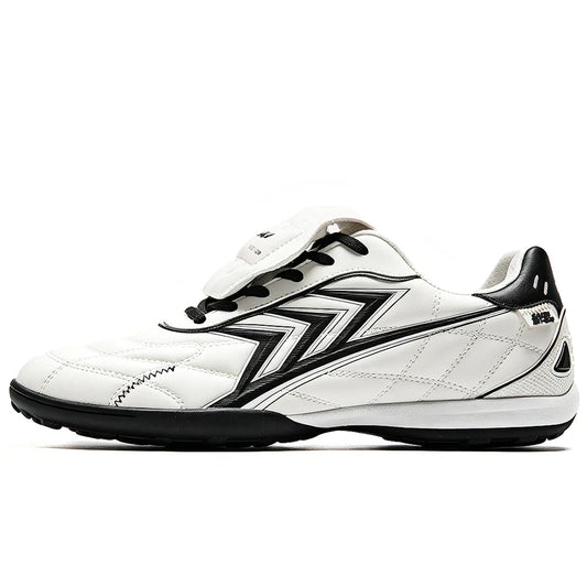 Chaussures de football pour hommes FG pour terrain ferme, tige en PU souple, crampons en caoutchouc renforcés, pour adultes, pour les matchs de football en plein air et l'entraînement sur pelouse.
