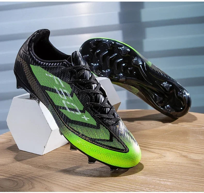 Nouvelles chaussures de football pour hommes, chaussures de soccer pour terrain en herbe, chaussures d'entraînement, chaussures de sport ultralégères, chaussures de match professionnelles, baskets antidérapantes unisexes.