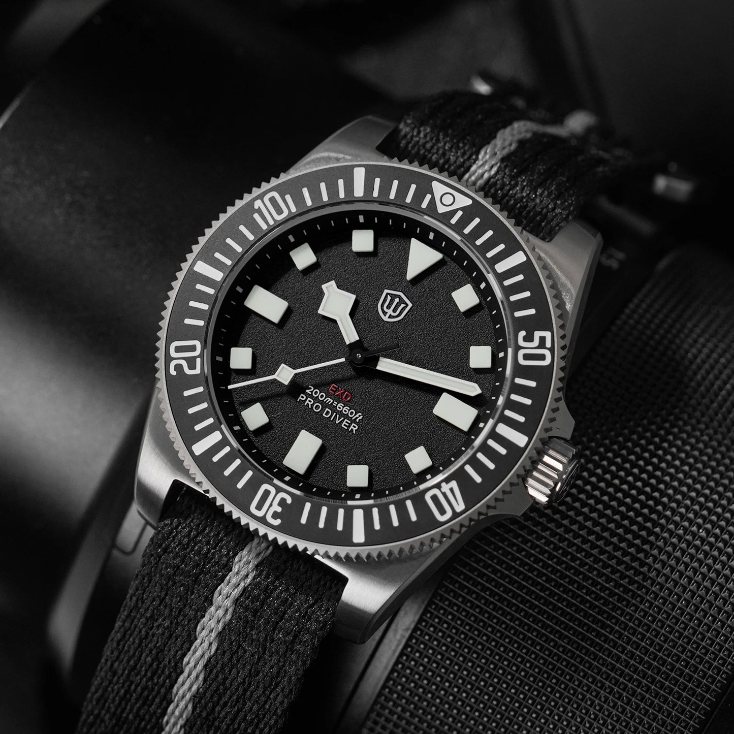 Watchdives EXD 40Mm Titanium Dive Watch Men's VH31 Sweep Quartz Watches 200 Waterproof AR Sapphire BGW9 Luminous 316L Wristwatch