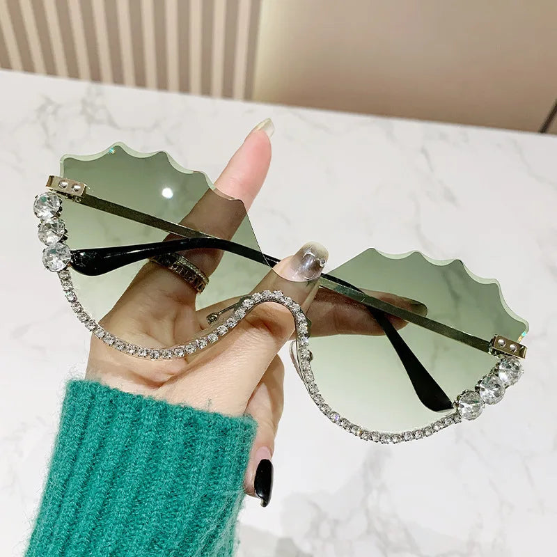 Fashion Luxury Brand Design Diamond Wave Rimless Women Sunglasses Hip Hop Eyewear Outdoor Glasses Unisex Shades Glasses UV400