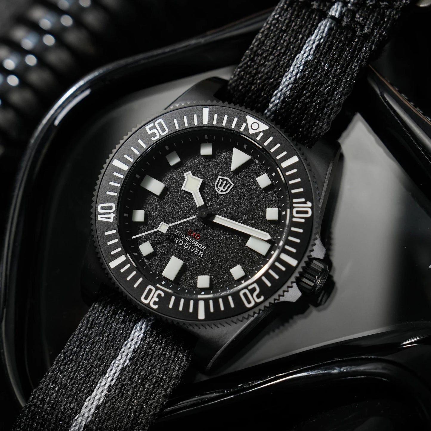 Watchdives EXD 40Mm Titanium Dive Watch Men's VH31 Sweep Quartz Watches 200 Waterproof AR Sapphire BGW9 Luminous 316L Wristwatch