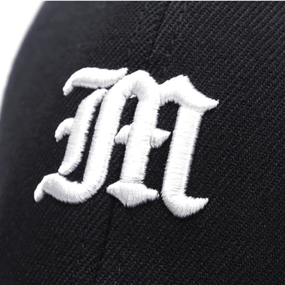 Szorosan illeszkedő, teljesen rugalmas, zárt sapka, „M” betűvel, hajlékony karimájú, új, trucker, férfi, flex, dad, hip-hop, baseball, snapback, napellenző, Era
