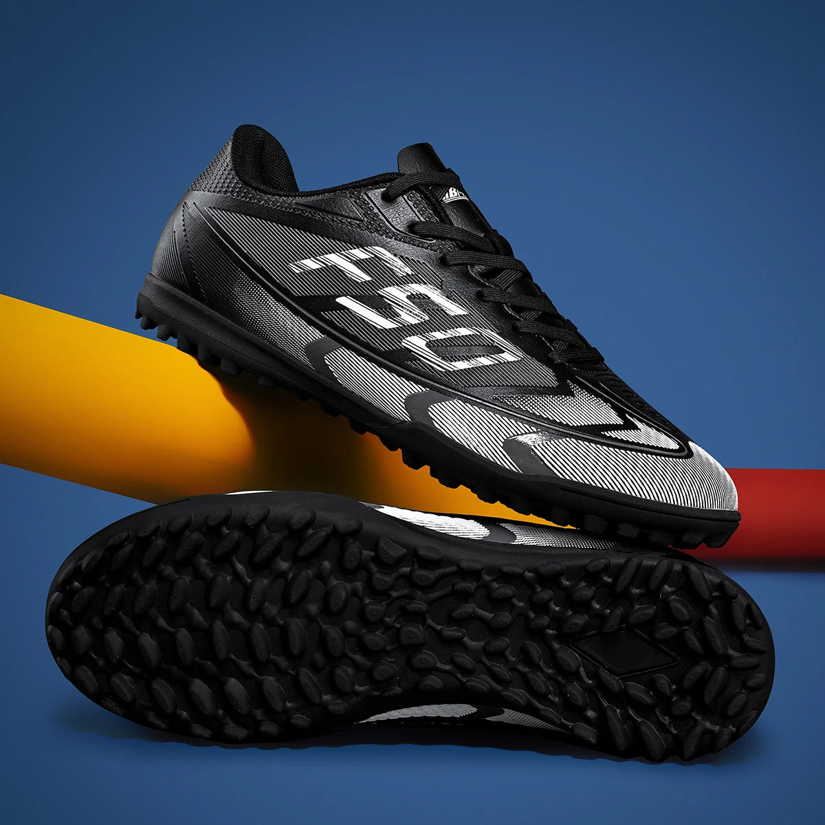 Adult TF football shoes are breathable, mesh, durable, flexible, casual, outdoor, stable, and professional football shoes.
