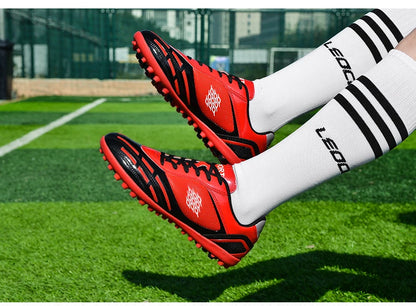 Chaussures de Football pour hommes, bottes de Football sur gazon, clous de sol fermes, baskets antidérapantes pour garçons, baskets originales d'entraînement sur le terrain en plein air