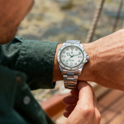 Watchdives WD1969 PRO Men Quartz Watch Sapphire Crystal Luminous Waterproof VH31Sweep Seconds Movement Stainless Steel Watches
