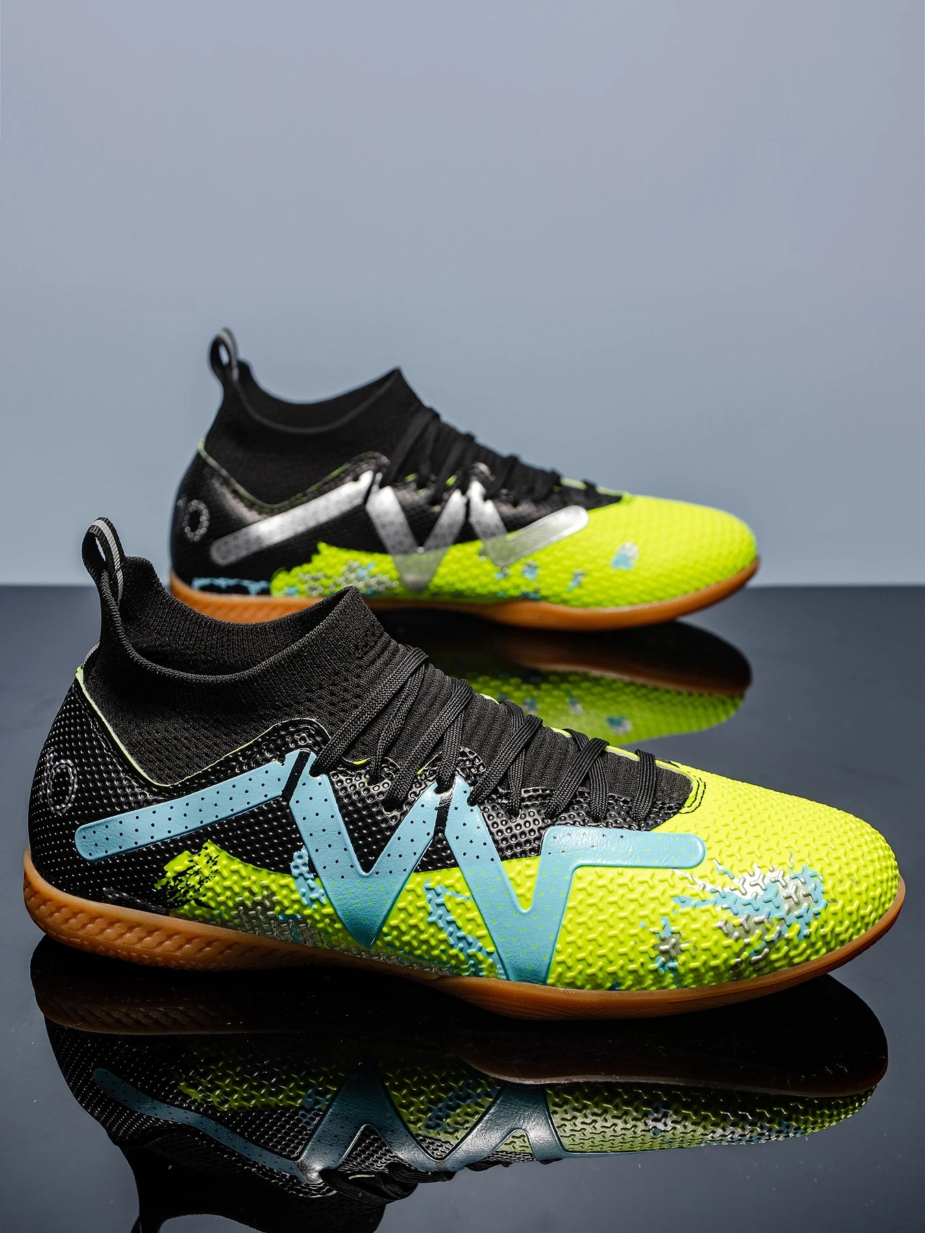 High-Top Soccer Shoes for Indoor Five-a-Side Training for Men and Women Slip-Resistant and Wear-Resistant Sneakers