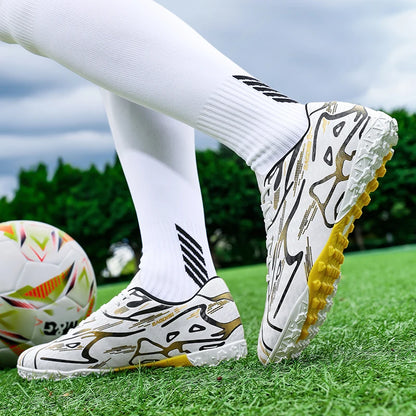 New Men Soccer Shoes Sport Training Football Boots Soft Ultralight Breathable Professional Sneakers Unisex Grass Cleats Match